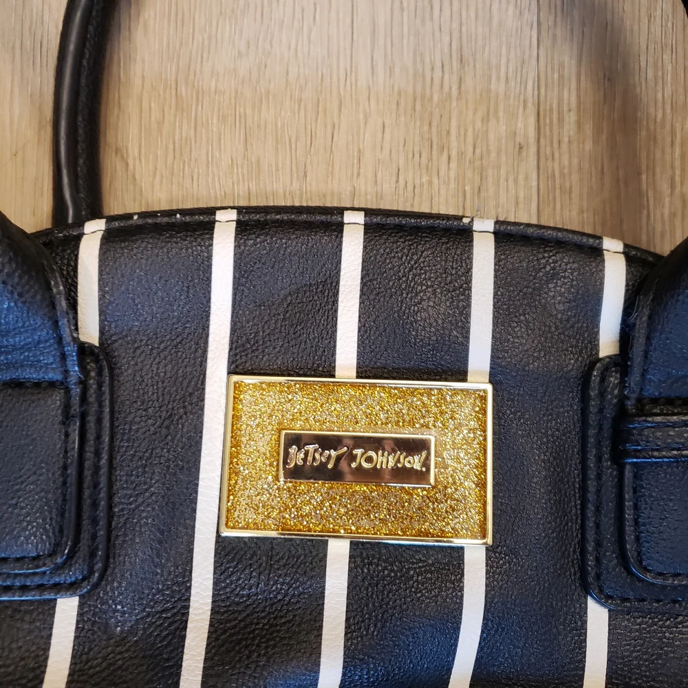 Elegant Betsey Johnson Black and Gold Baby Bag - Picture 2 of 2